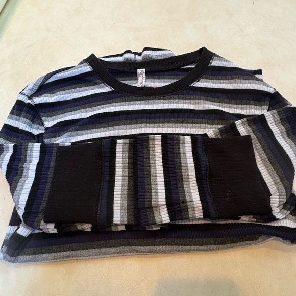 Free People multi stripe top w/ stretch & shirttail bottom. Great condition. - Picture 6 of 9
